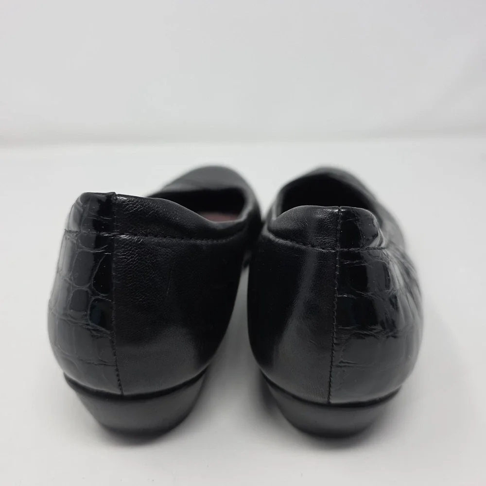 Clarks Comfort Pumps Womens 9.5M Black Leather Croc Embossed Low Heel Shoes